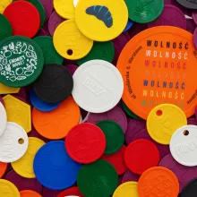 Gettoni biodegradabili con personalizzazione in diverse dimensioni e colori