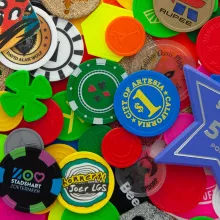 Personalisierte Plastik-Wertchips in verschiedenen Formen und Farben