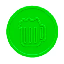 Jeton en plastique vert clair en stock gravé avec une chope de bière