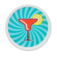 Weiße Plastikpfandmarke auf Lager bedruckt mit einem Cocktailglas